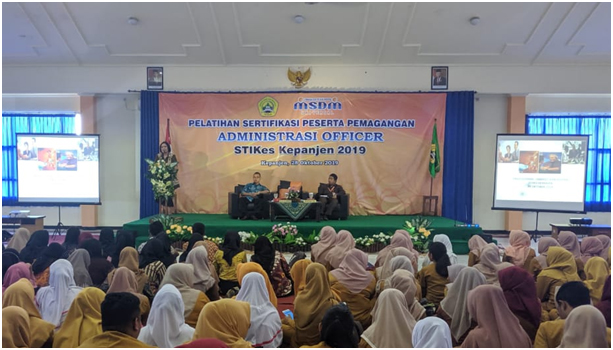 PELATIHAN DAN UJI KOMPETENSI ADMINISTRATION OFFICER DISELENGGARAKAN DI STIKES KEPANJEN (1)